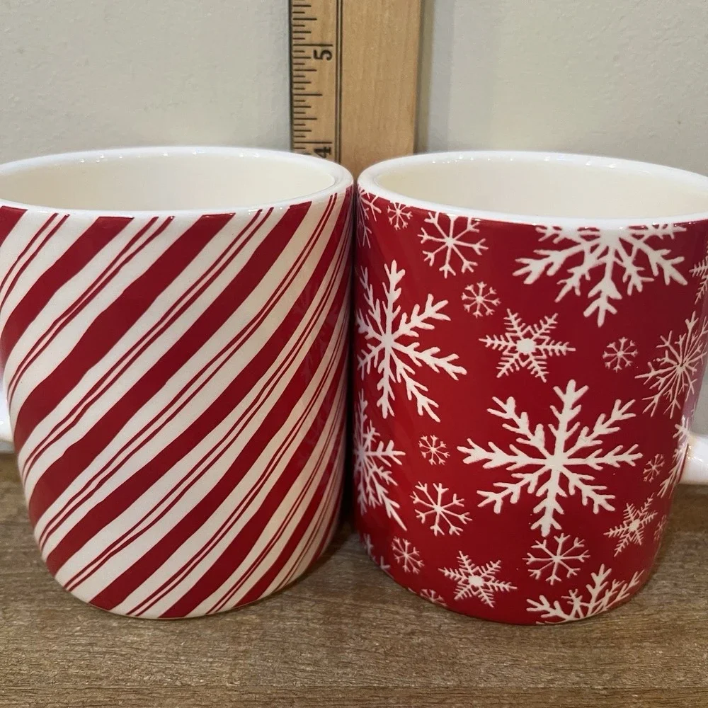Sur la Table Christmas Holiday Mug Set of 2 Snowflake Candy Cane Red Coffee Cups